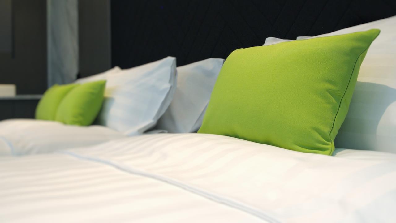 Hotel Ease Tsuen Wan Hong Kong Exterior photo